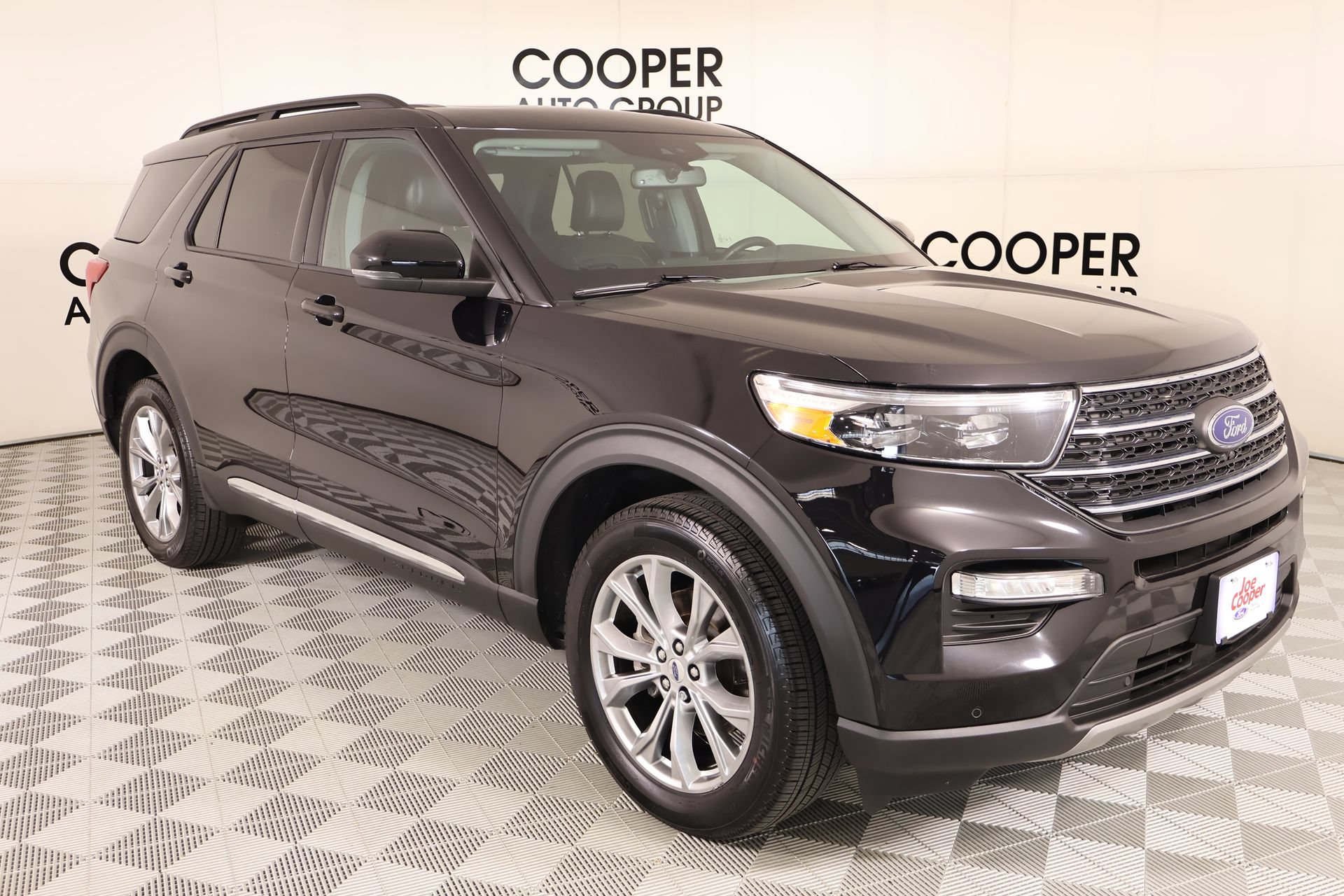 Used 2024 Ford Explorer XLT w/ Equipment Group 202A AWD/4WD image 1