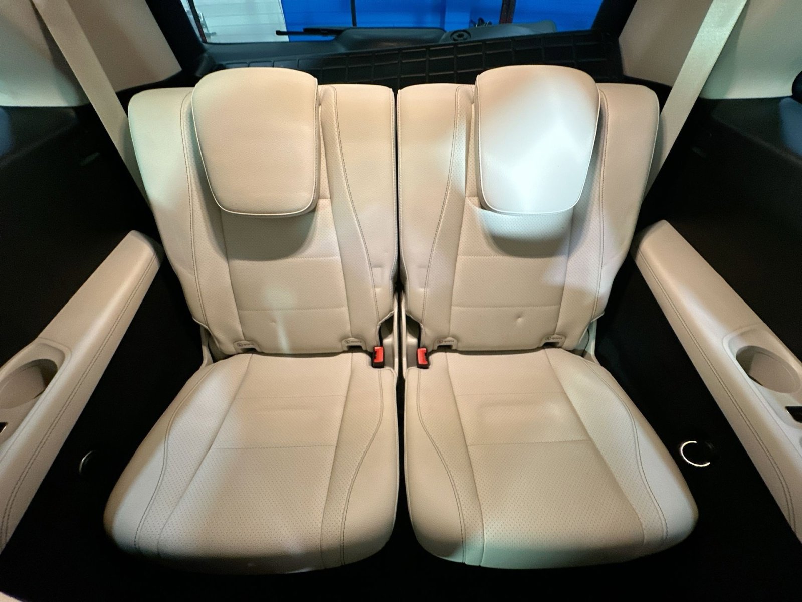 Used 2021 Mercedes-Benz GLS 450 4MATIC image 33