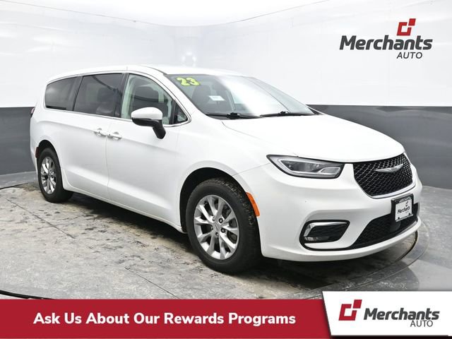 Used 2023 Chrysler Pacifica Touring-L image 1