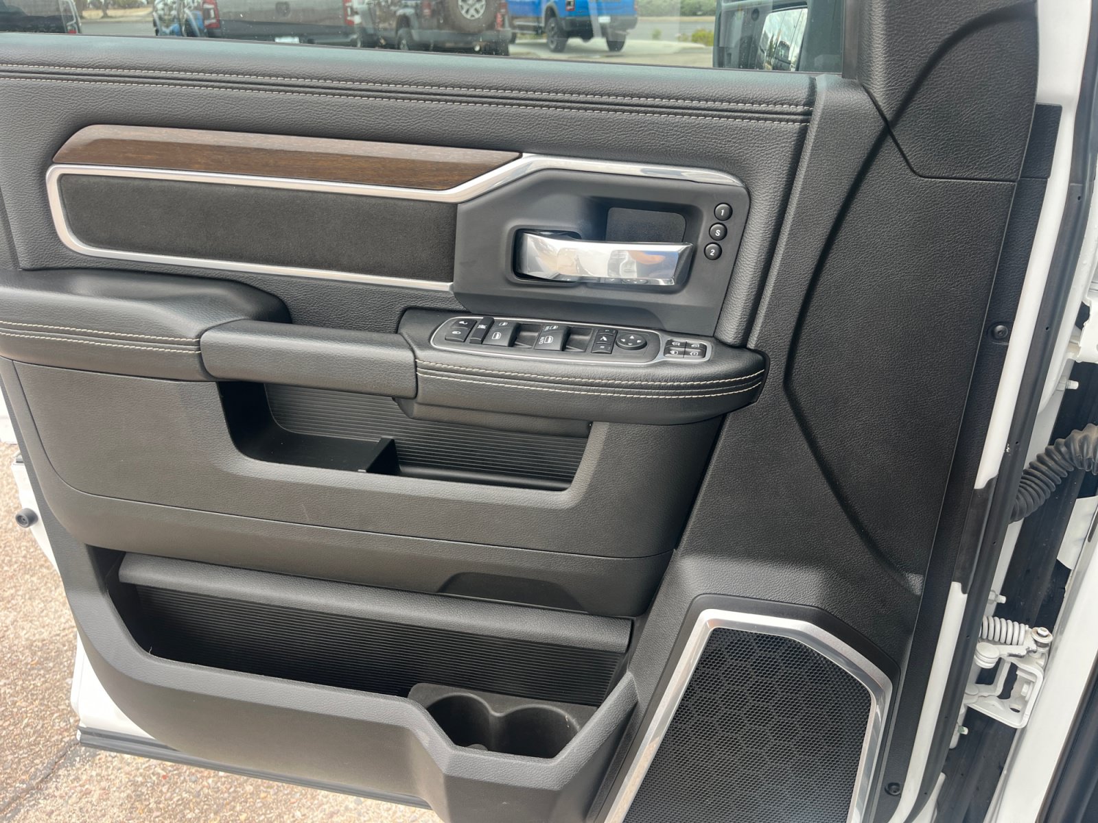 Used 2024 RAM 2500 Laramie w/ Towing Technology Group AWD/4WD image 13