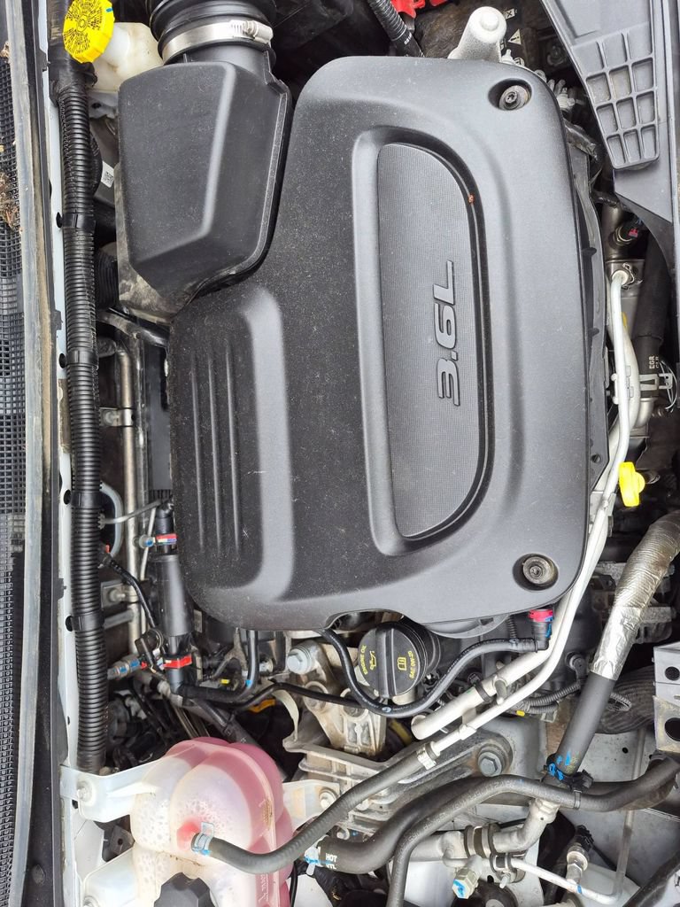 Used 2024 Chrysler Pacifica Touring-L FWD image 33