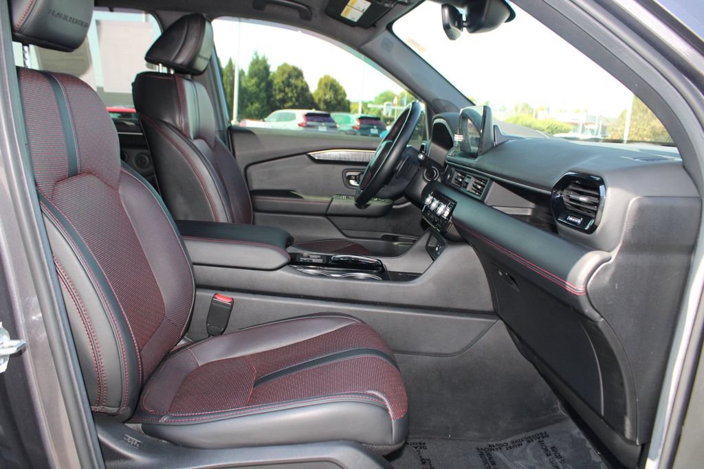 Certified 2025 Honda Pilot Black Edition image 12
