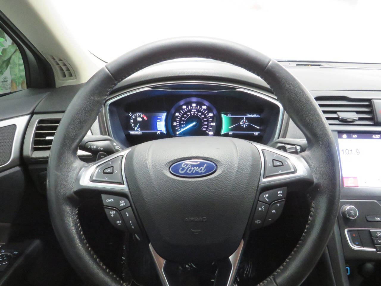 Used 2019 Ford Fusion SE w/ Equipment Group 151A FWD image 16