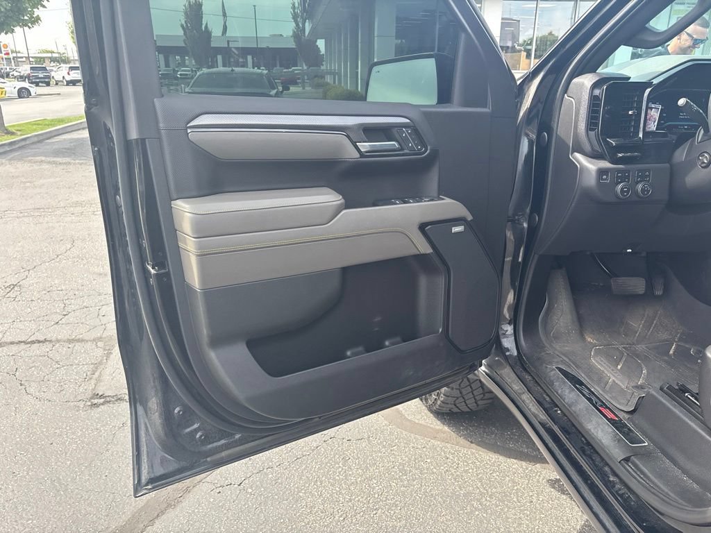 Used 2023 Chevrolet Silverado 1500 ZR2 w/ Technology Package AWD/4WD image 9