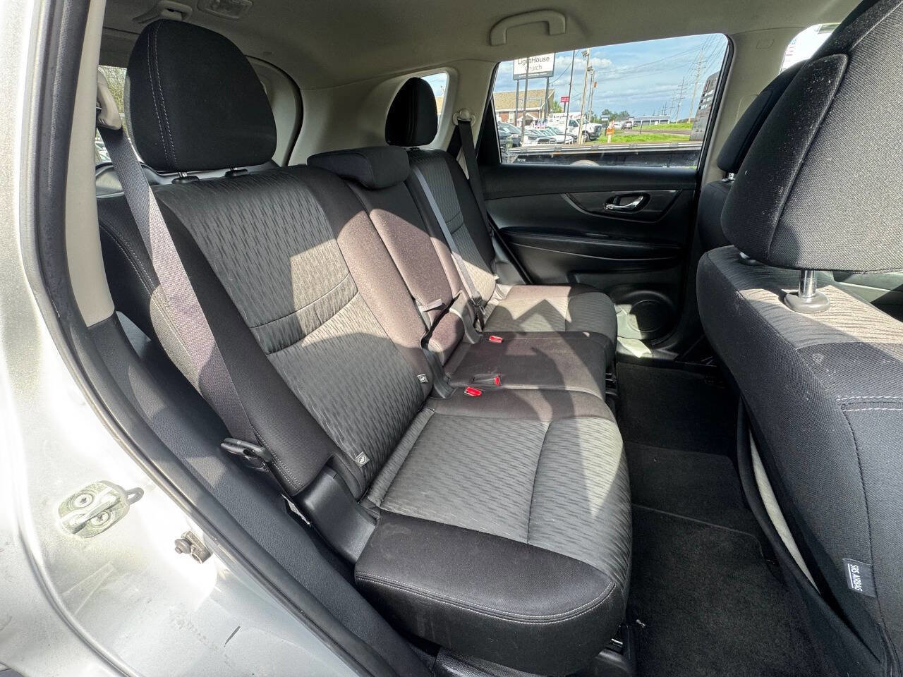 Used 2020 Nissan Rogue SV image 11