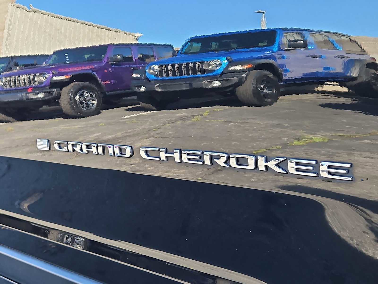 Used 2023 Jeep Grand Cherokee Limited image 12