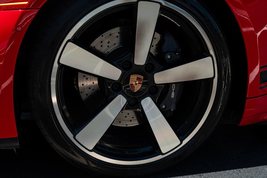 Used 2025 Porsche 911 Carrera RWD image 25