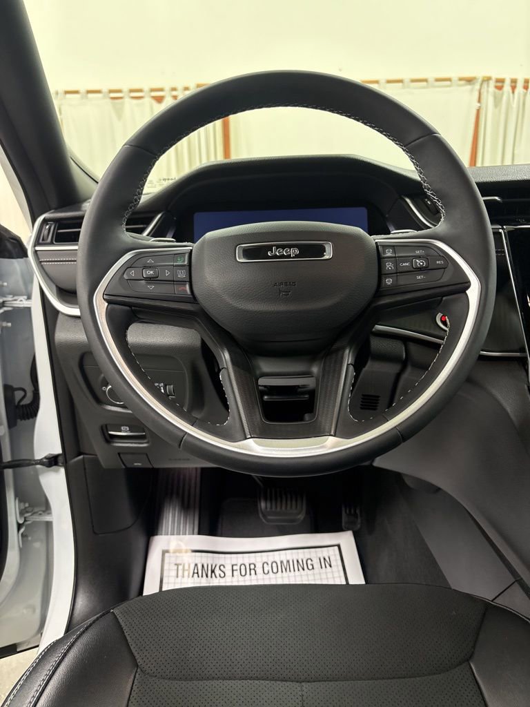 Used 2024 Jeep Grand Cherokee L Laredo image 13