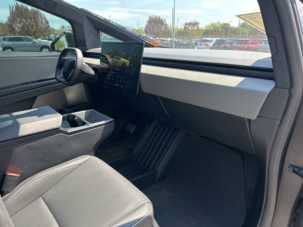 Used 2025 Tesla Cybertruck AWD Crew Cab image 32