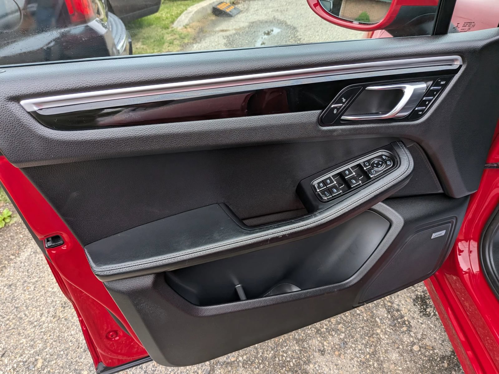 Used 2017 Porsche Macan Turbo AWD/4WD image 23