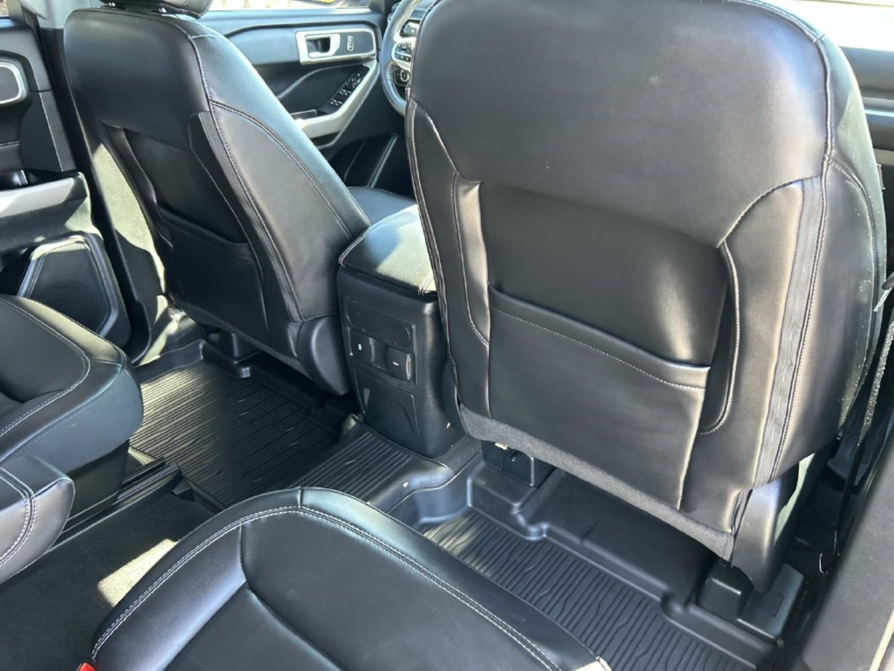Used 2023 Ford Explorer XLT w/ Equipment Group 202A RWD image 16