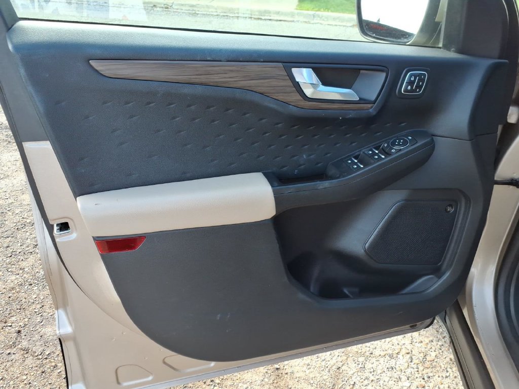 Used 2020 Ford Escape Titanium w/ Titanium Premium Package 2.0 FWD image 14