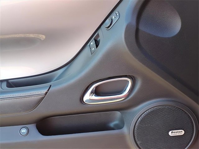 Used 2010 Chevrolet Camaro SS w/ RS Package image 16