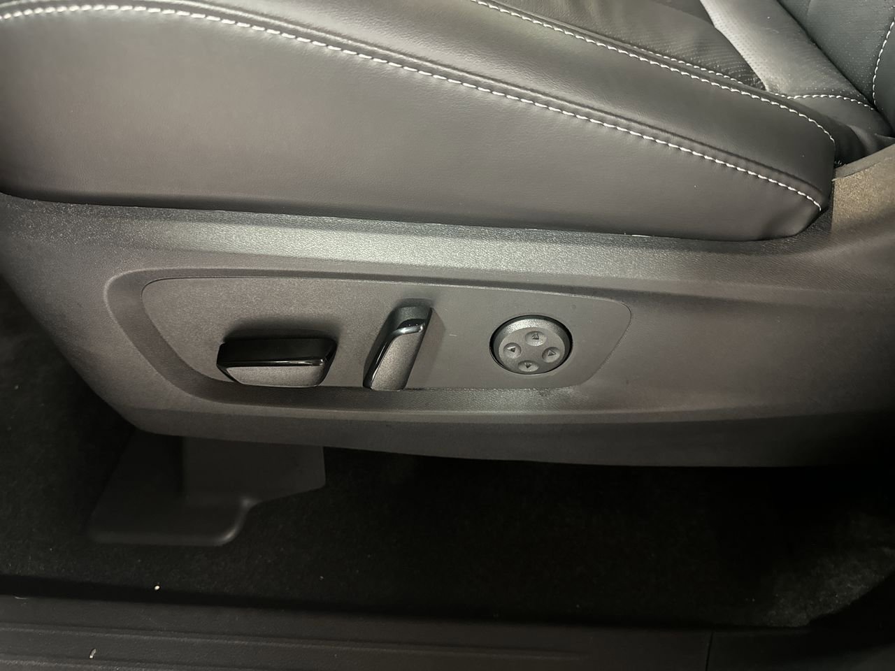 Certified 2025 INFINITI QX60 Pure image 32