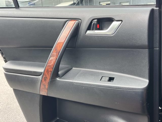 Used 2012 Toyota Highlander Limited w/ Tow Pkg FWD image 19
