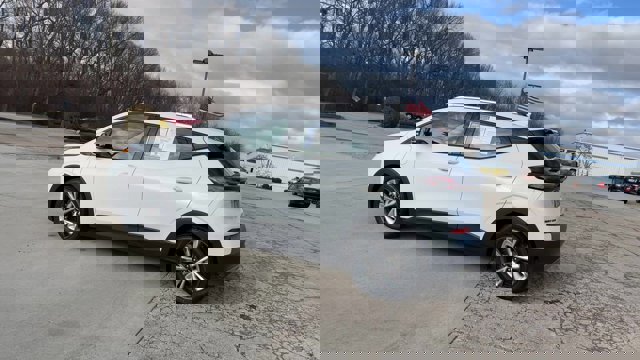 Used 2022 Chevrolet Bolt EUV LT w/ Convenience Package image 6