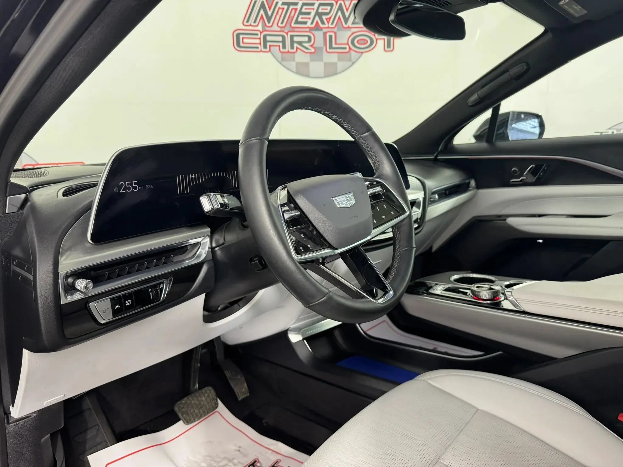 Used 2024 Cadillac Lyriq Luxury w/ LPO, Floor Liner Package AWD/4WD image 10