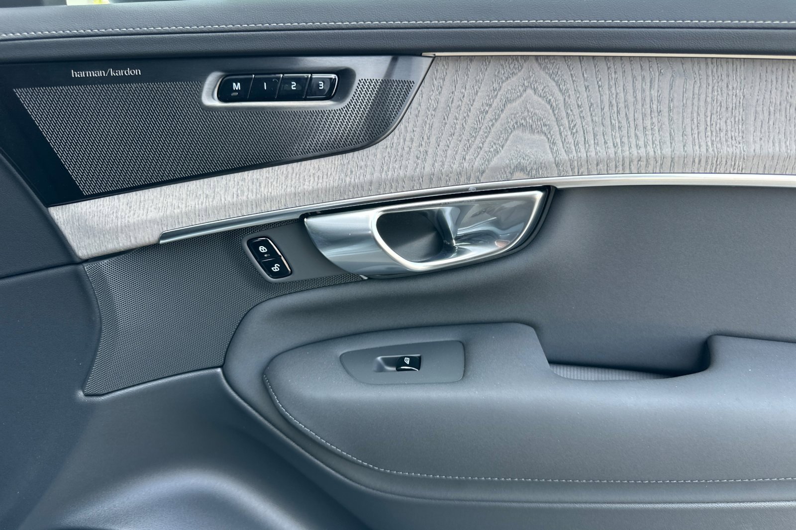 New 2026 Volvo XC90 B6 Ultra w/ Protection Package image 20