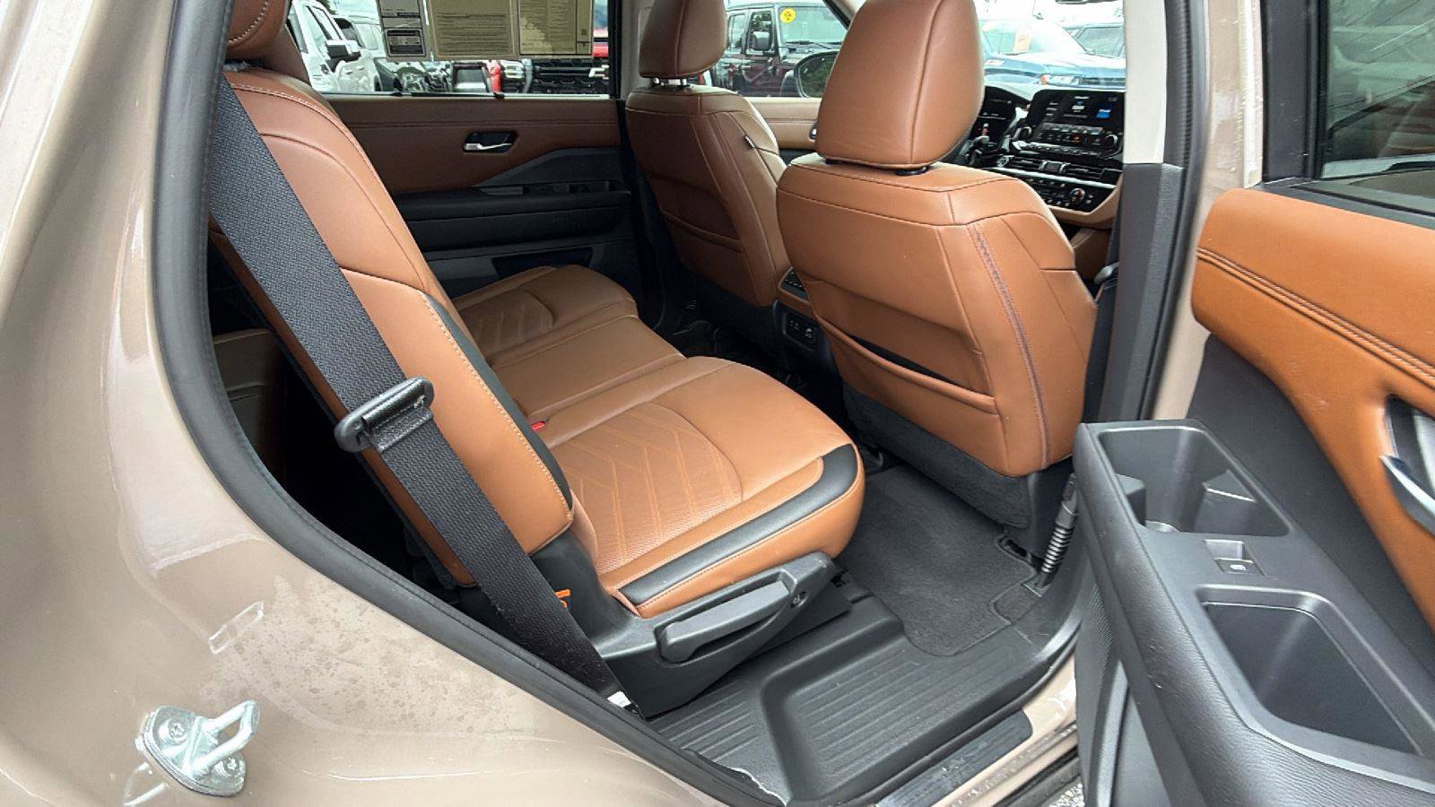 Used 2024 Nissan Pathfinder Platinum w/ Cargo Package FWD image 19