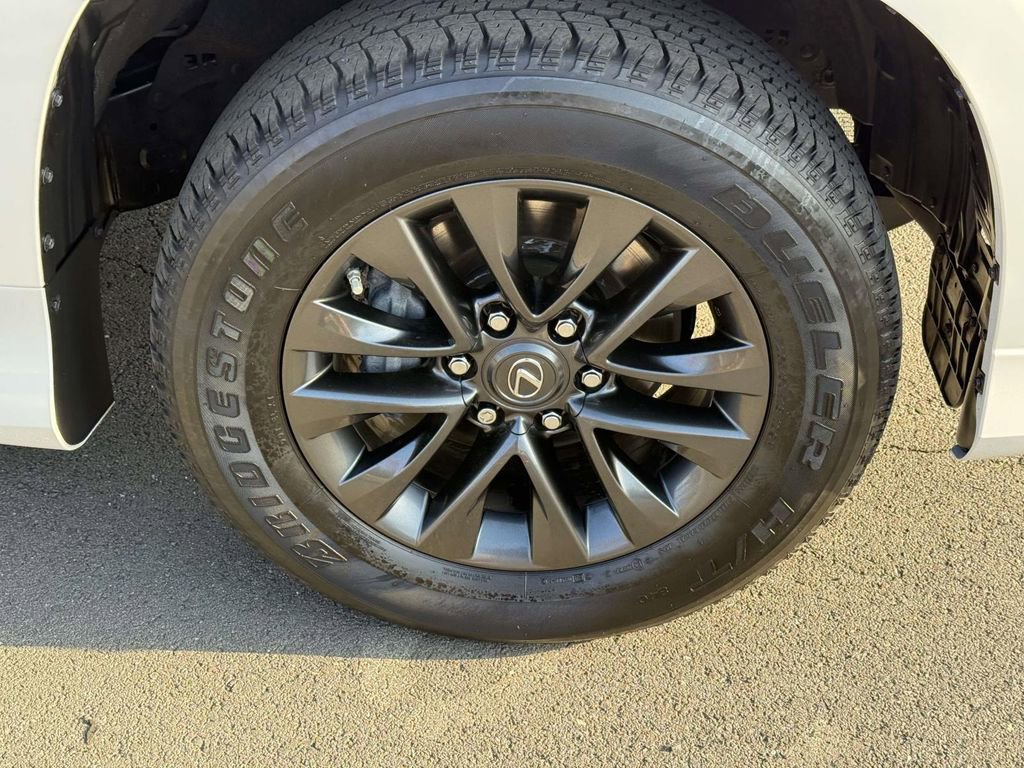 Used 2023 Lexus GX 460 Premium w/ Premium Package image 7