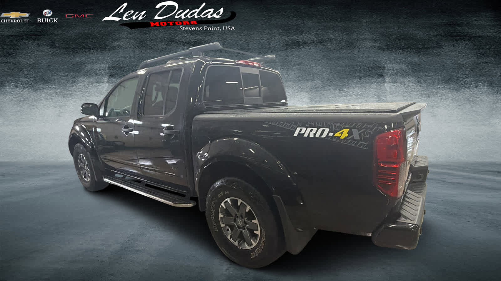 Used 2020 Nissan Frontier PRO-4X image 3