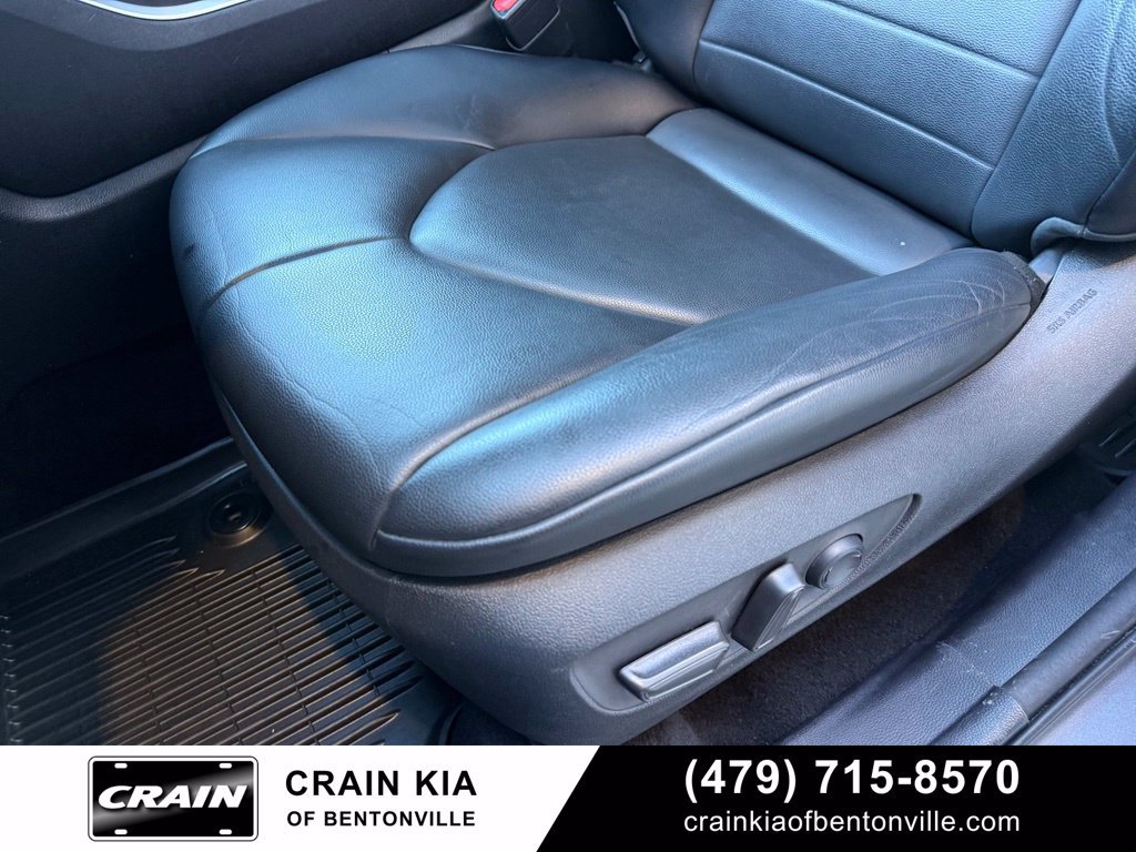 Used 2021 Toyota Highlander XLE FWD image 24