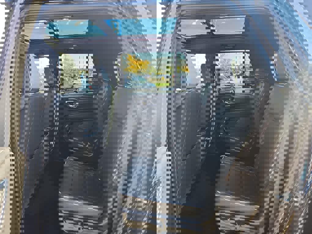 Used 2022 GMC Yukon SLT w/ SLT Luxury Package image 14