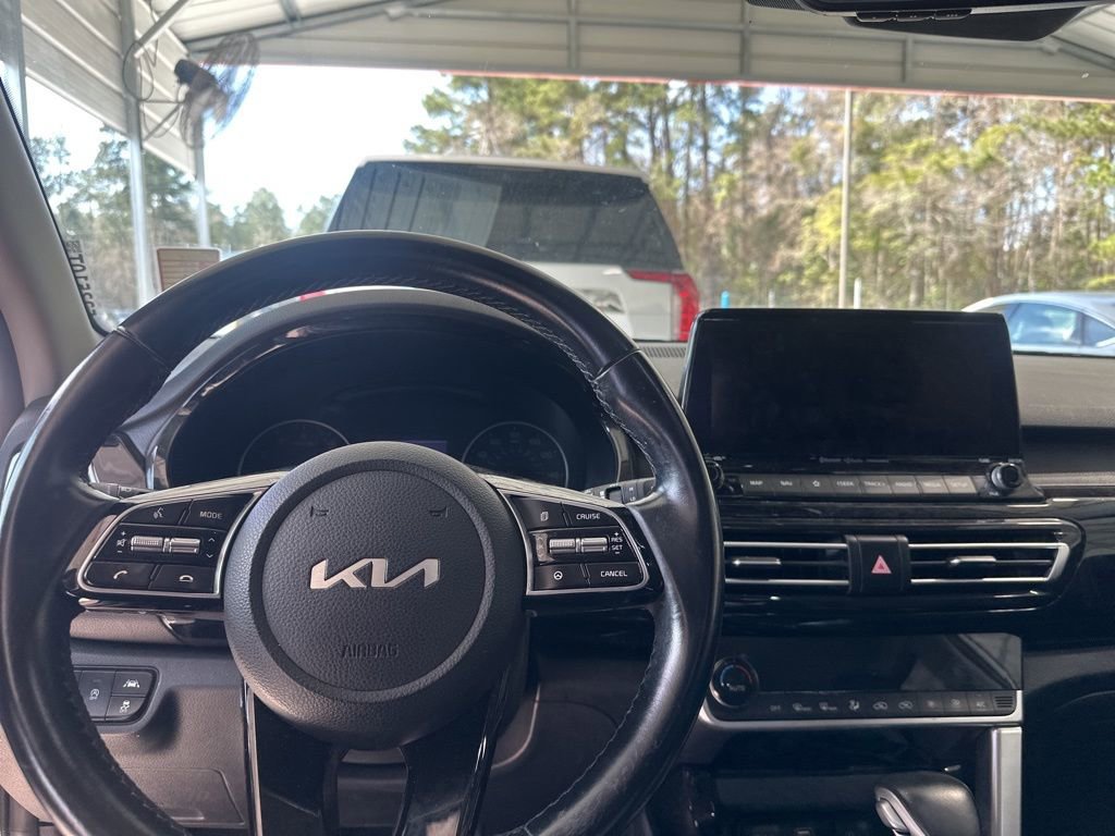 Used 2022 Kia Seltos EX image 6