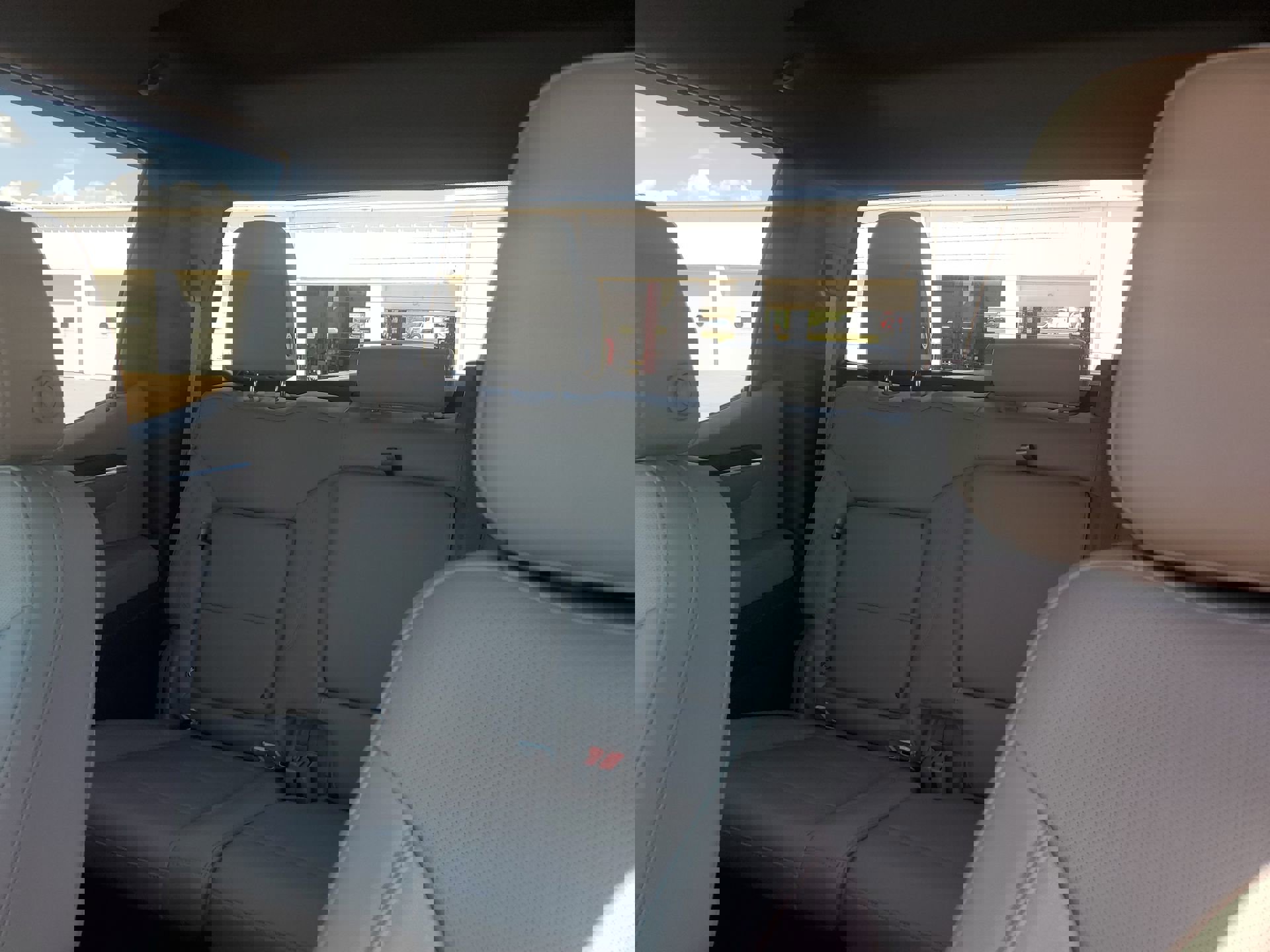 Used 2023 GMC Sierra 1500 SLT w/ SLT Premium Package image 28