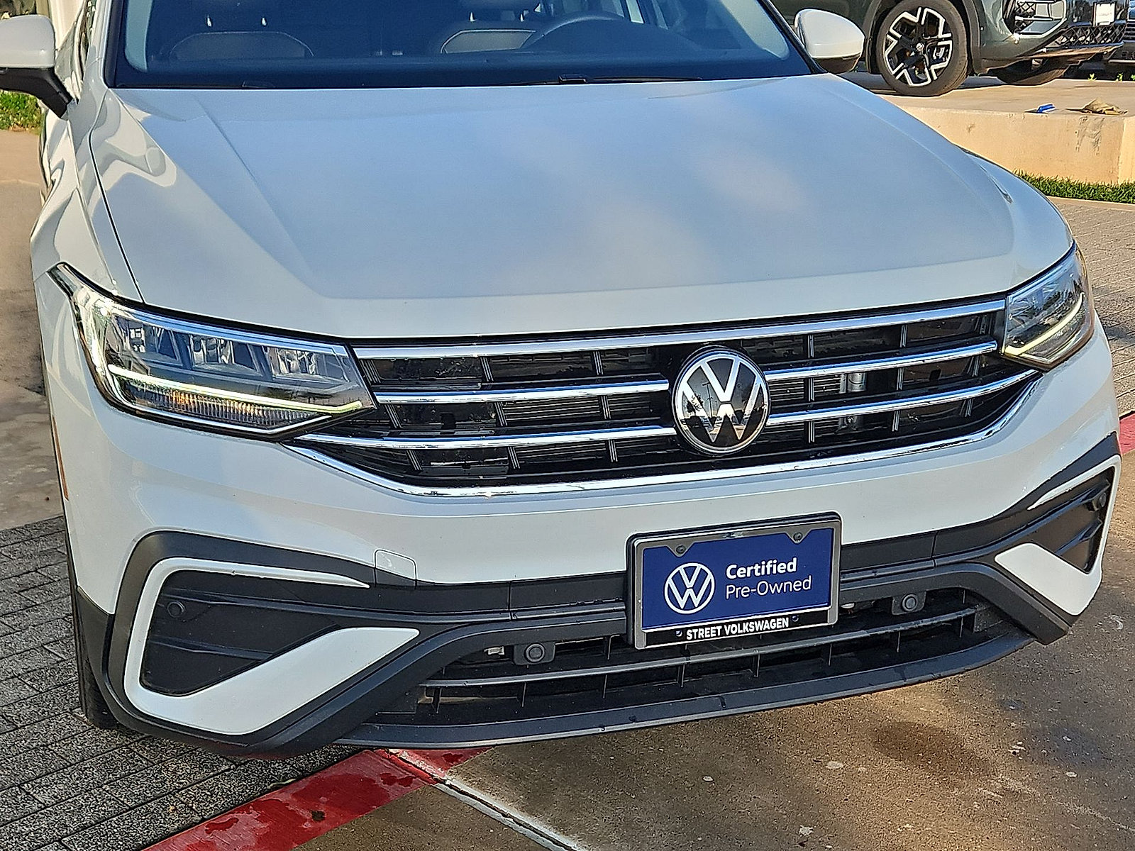 Certified 2023 Volkswagen Tiguan SE w/ Panoramic Sunroof Package FWD image 10