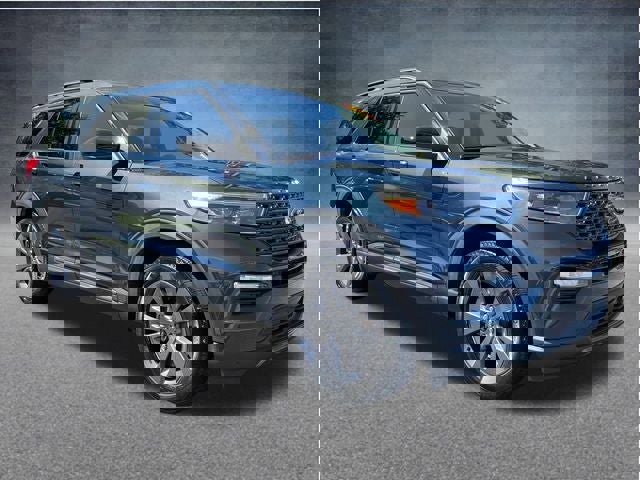 Used 2023 Ford Explorer XLT w/ Equipment Group 202A image 31