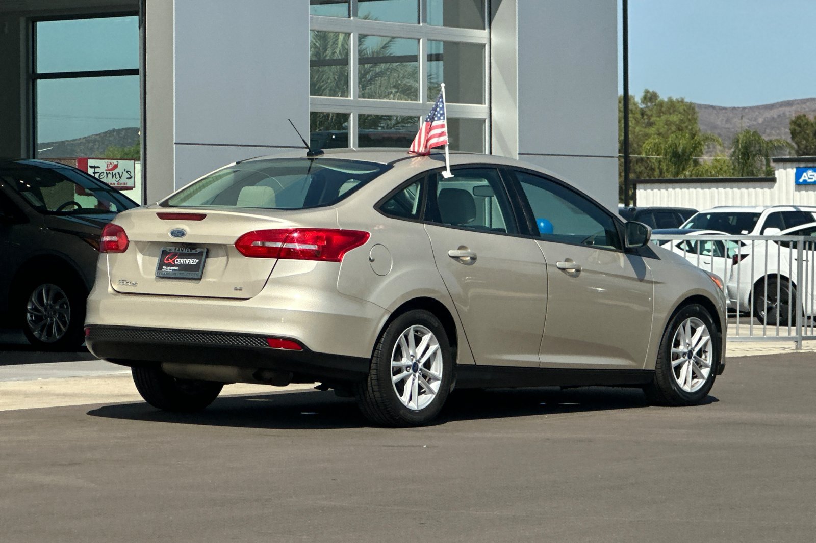 Used 2018 Ford Focus SE FWD image 4