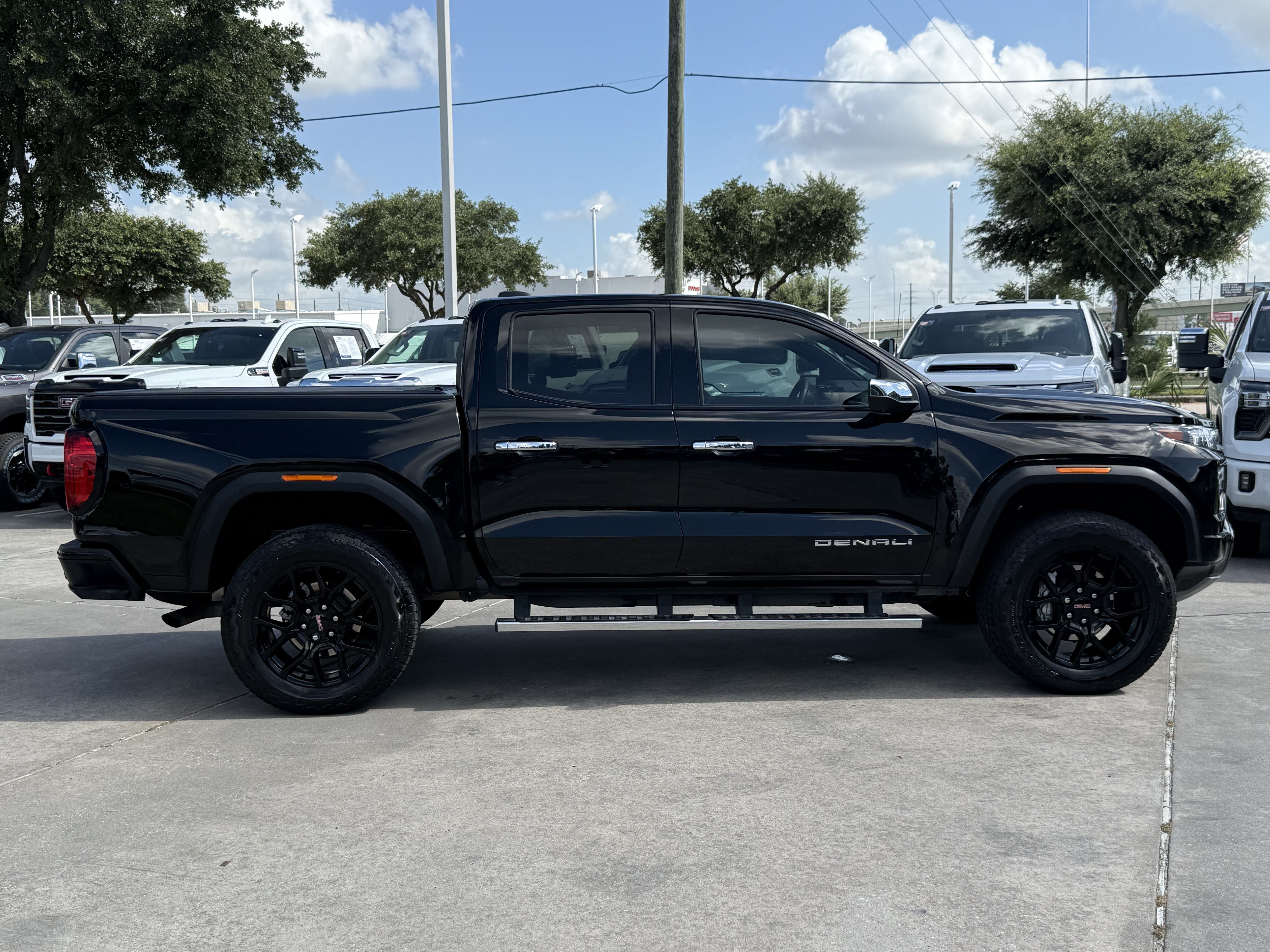 Used 2023 GMC Canyon Denali w/ Denali Black Edition AWD/4WD image 3