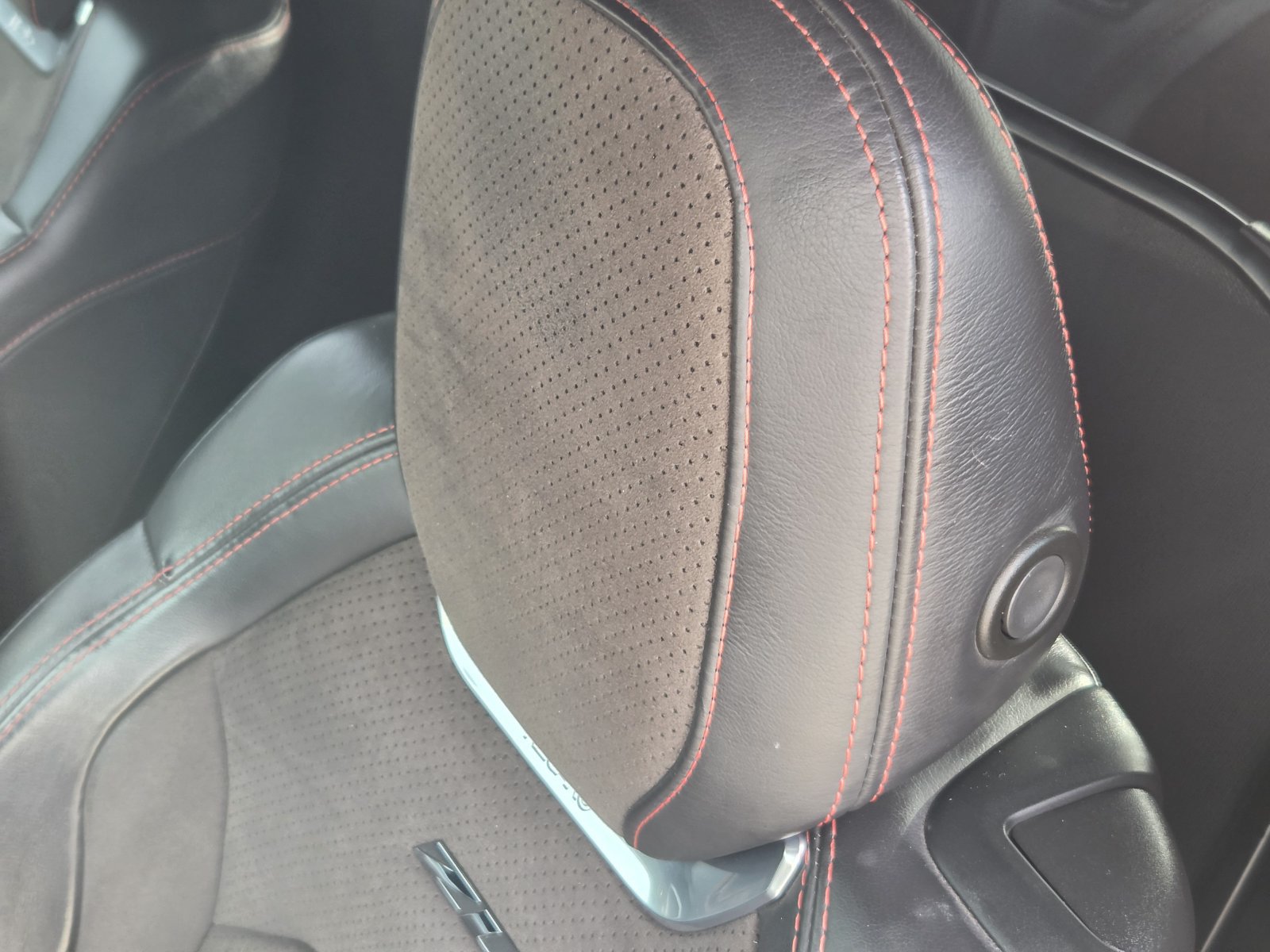 Used 2020 Chevrolet Camaro ZL1 RWD image 15