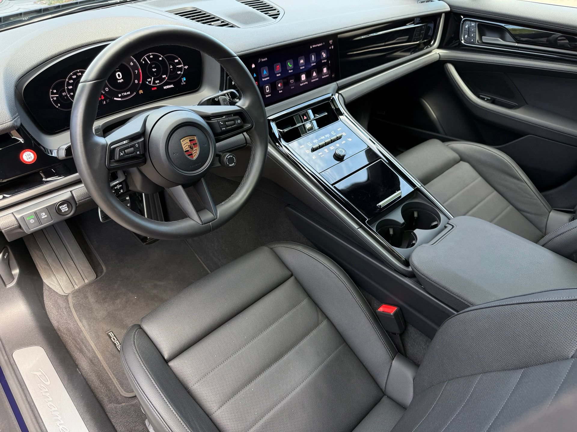 Used 2026 Porsche Panamera image 4