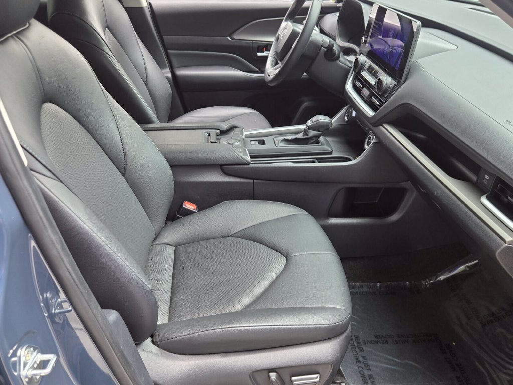 Used 2024 Toyota Grand Highlander AWD Hybrid image 14