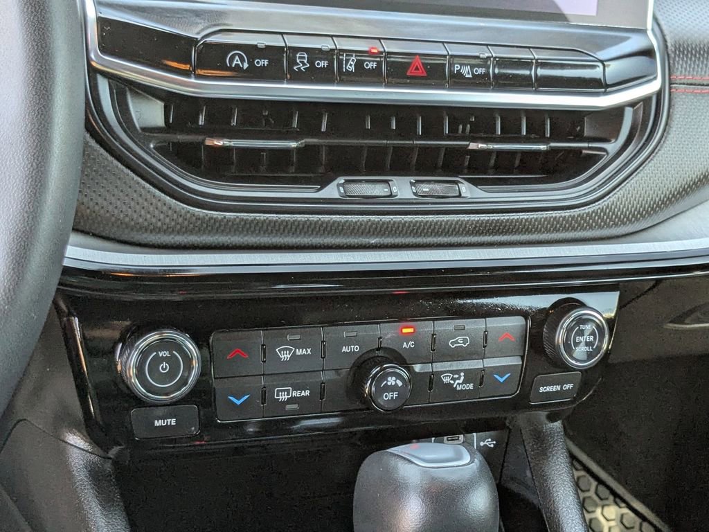 Used 2025 Jeep Compass Trailhawk image 22