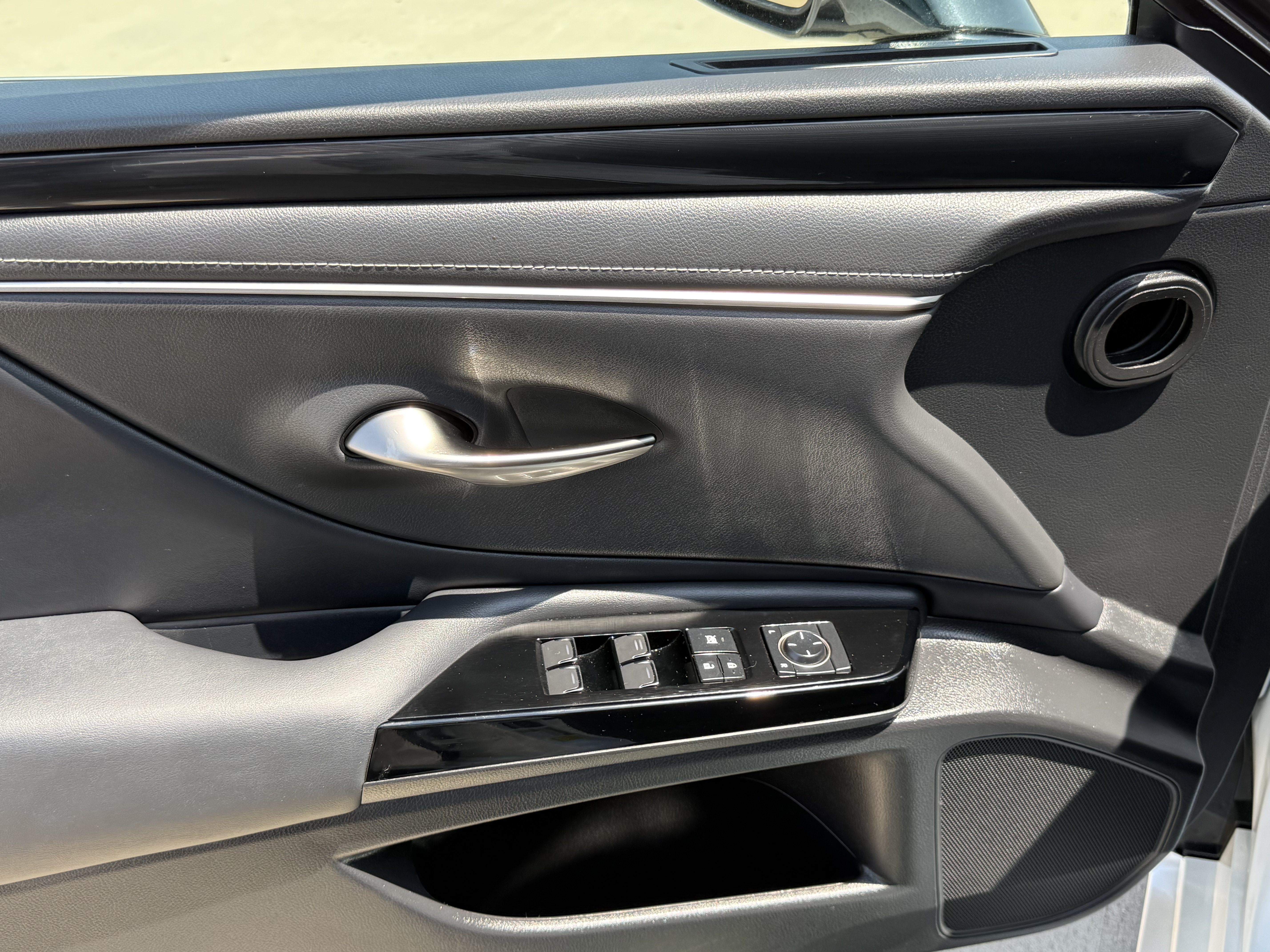 Certified 2024 Lexus ES 350 w/ Accessory Package (Z2) FWD image 17