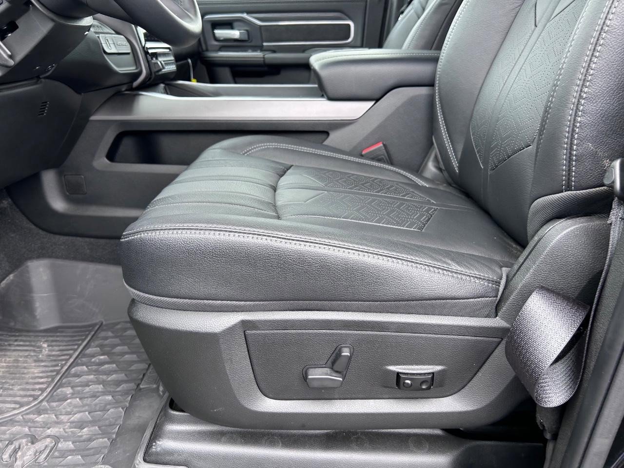 Used 2024 RAM 2500 Laramie w/ Sport Appearance Package image 26