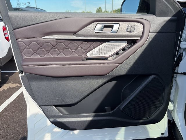 New 2026 Ford Explorer Platinum w/ LUX Leather Package AWD/4WD image 19