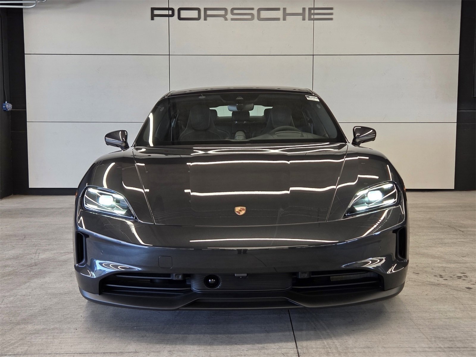 Used 2025 Porsche Taycan image 28