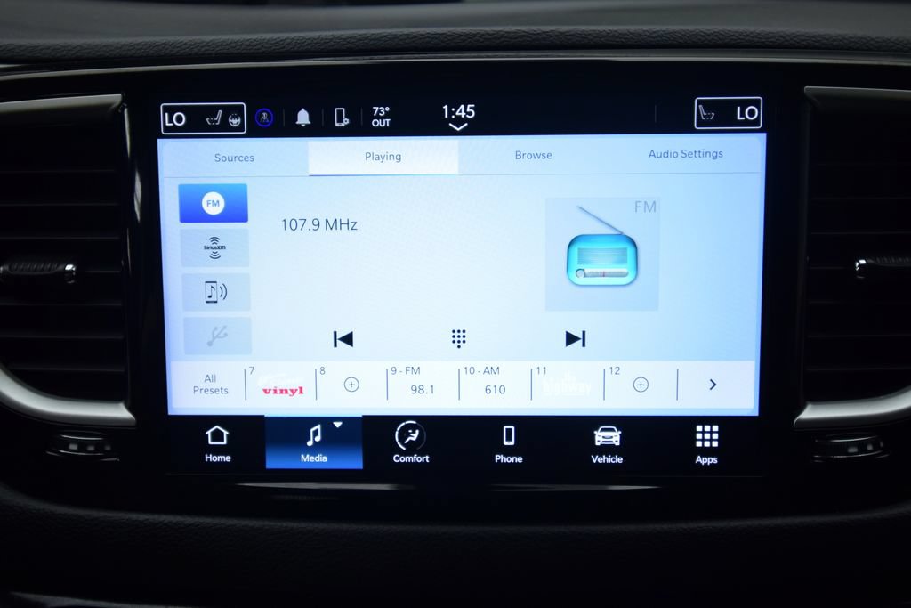 Used 2023 Chrysler Pacifica Touring-L FWD image 15