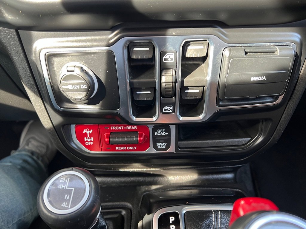 Used 2023 Jeep Gladiator Rubicon w/ Cold Weather Group AWD/4WD image 29