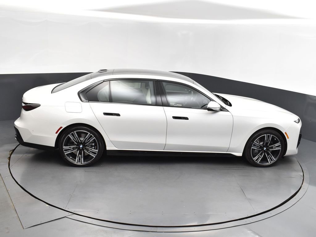 Certified 2024 BMW 760i xDrive w/ Executive Package image 35
