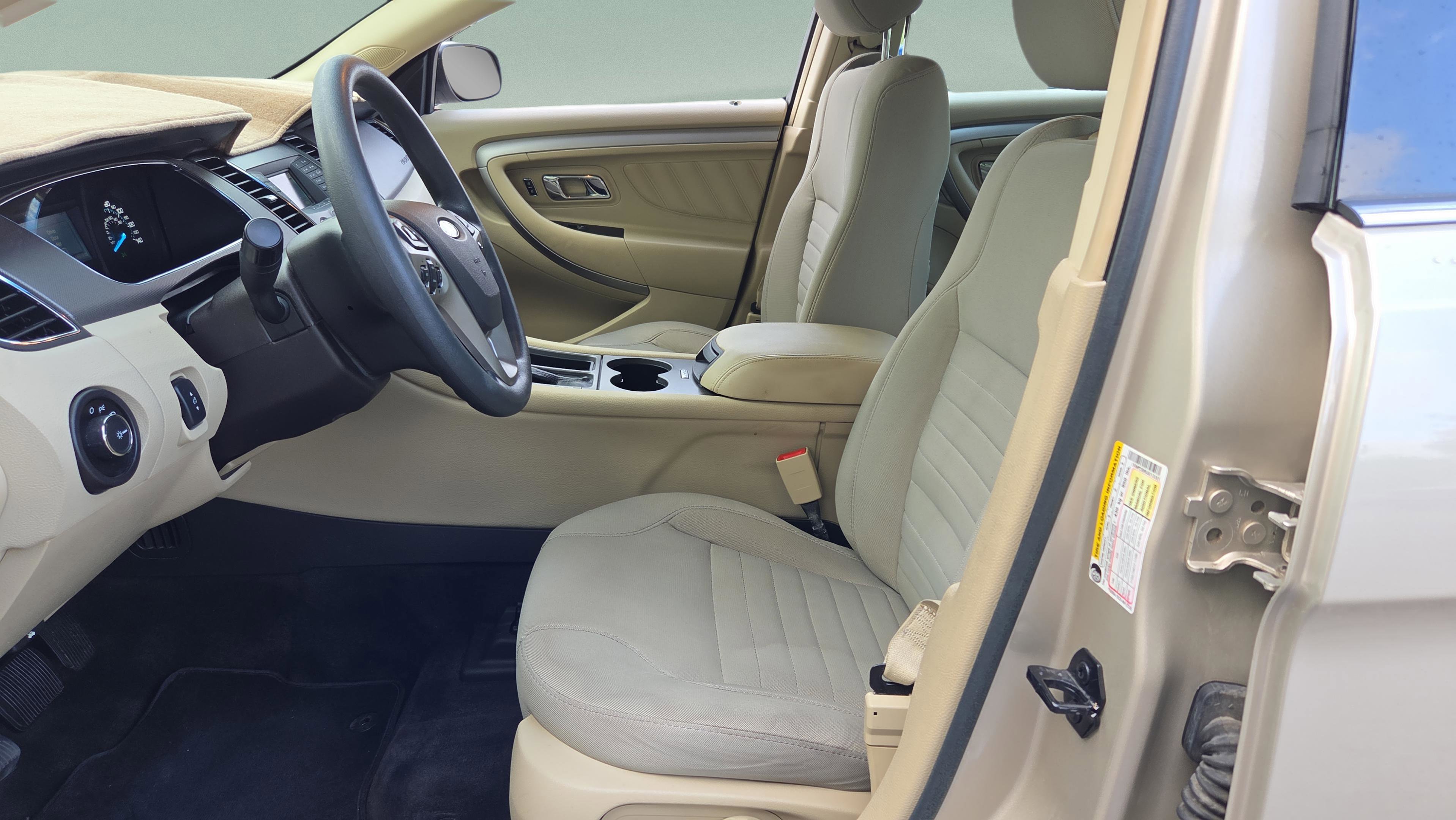 Used 2018 Ford Taurus SE image 9