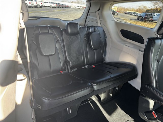 Certified 2024 Chrysler Pacifica Touring-L image 16