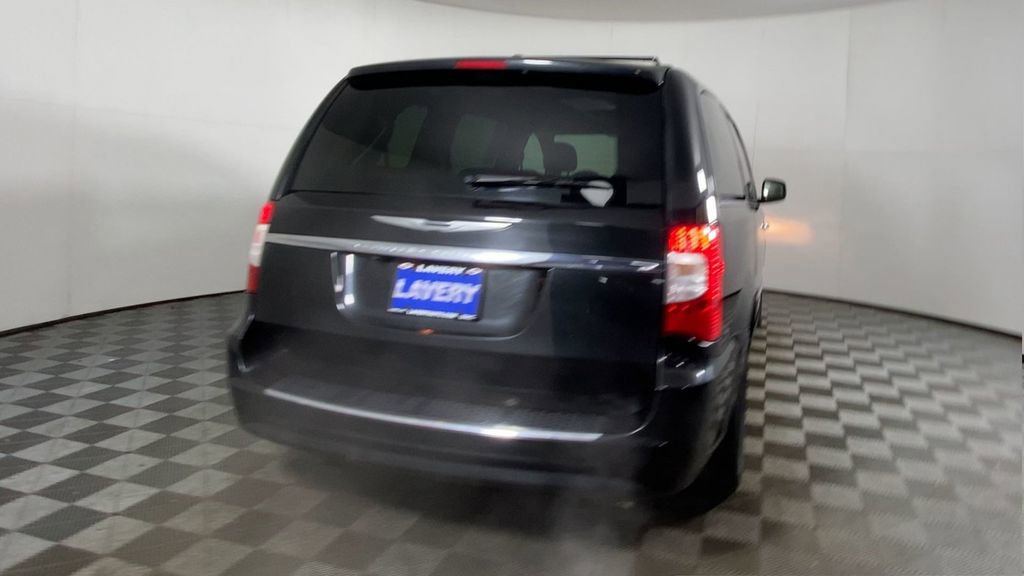 Used 2016 Chrysler Town & Country Touring w/ Driver Convenience Group image 11