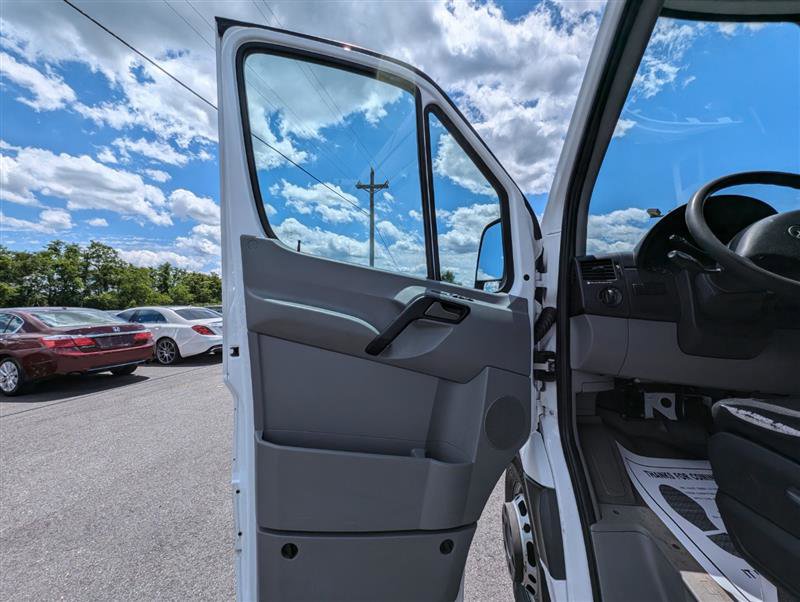 Used 2014 Freightliner Sprinter 3500 image 26