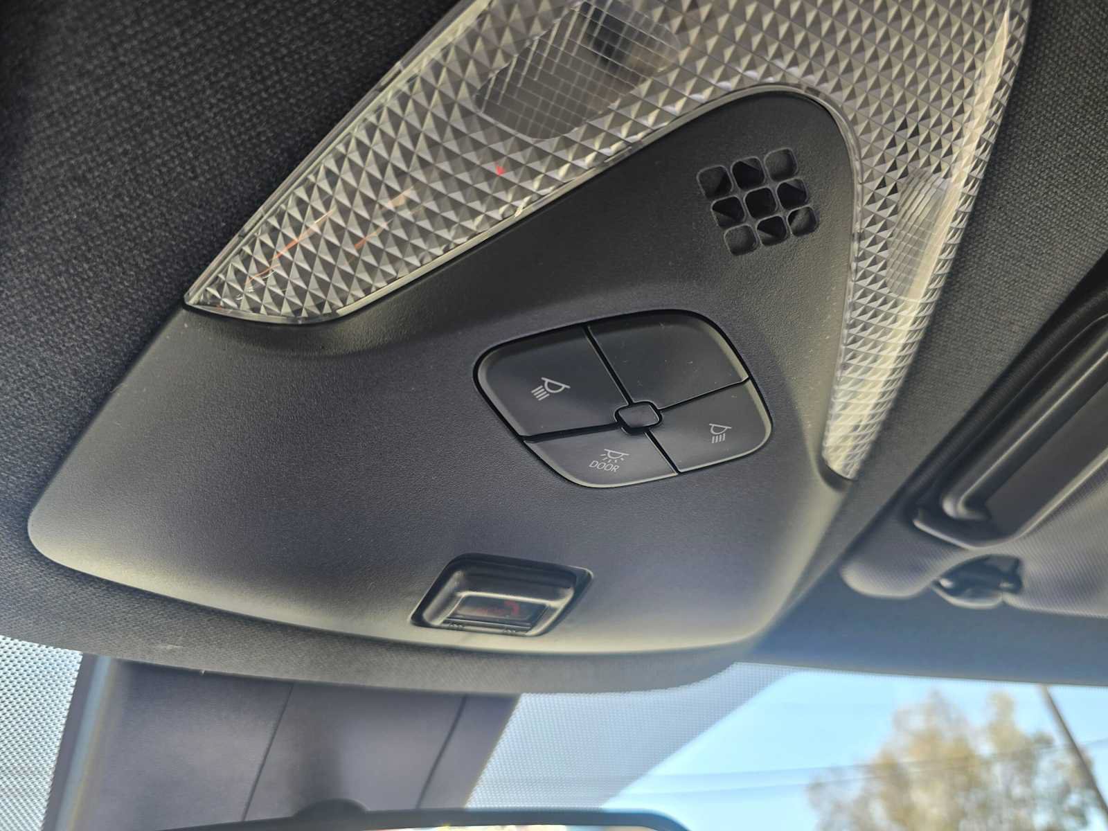 Used 2022 Toyota C-HR XLE FWD image 33