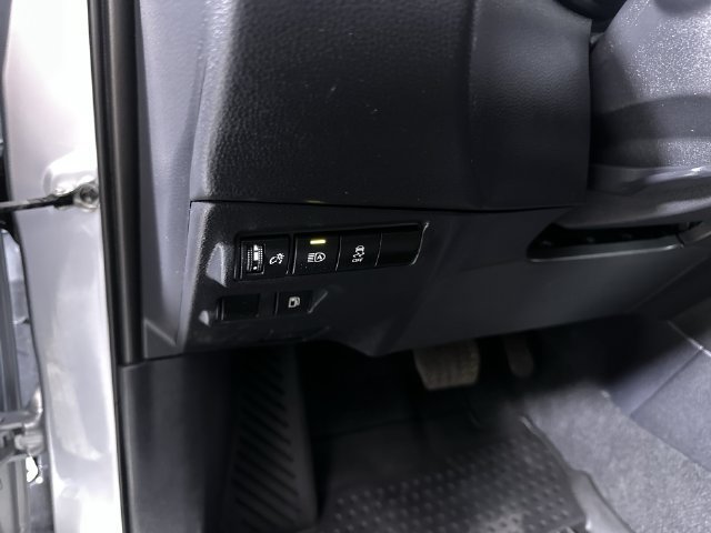 Used 2024 Toyota Corolla Cross AWD Hybrid image 18